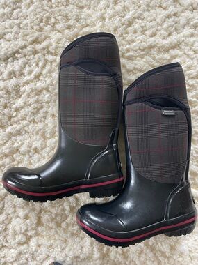 Bogs Black Rain Boots with Gray Plaid Shaft   NWOT
